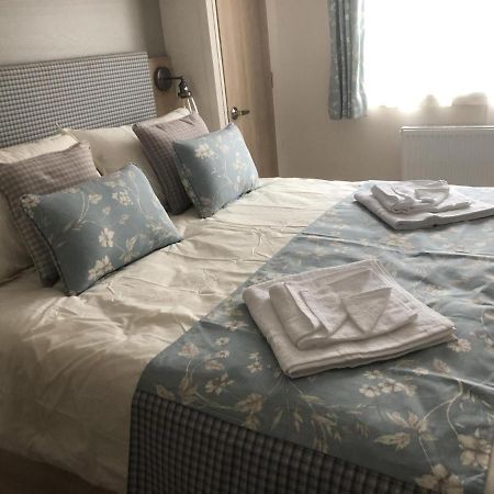 Luxury 2 Bedroom Caravan In Stunning Location 피틀로크리 외부 사진
