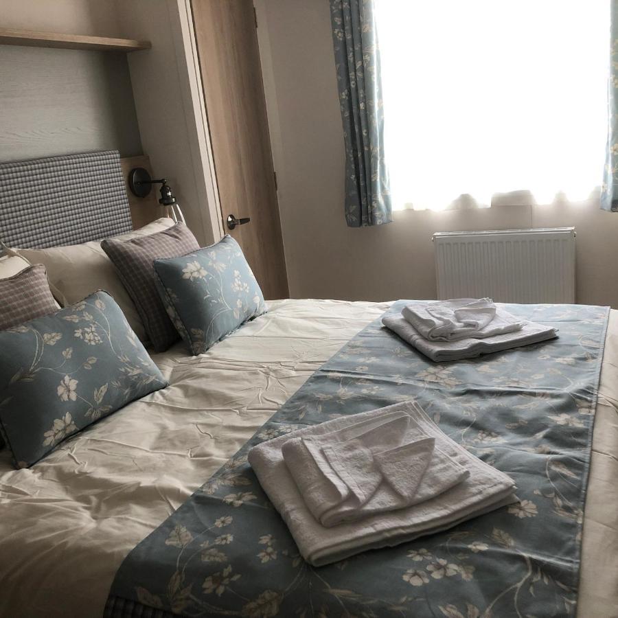 Luxury 2 Bedroom Caravan In Stunning Location 피틀로크리 외부 사진