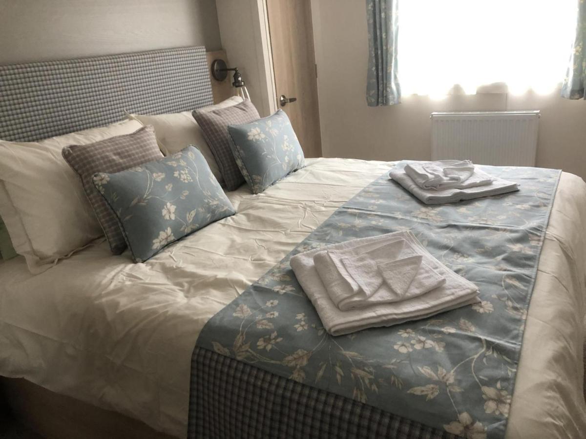 Luxury 2 Bedroom Caravan In Stunning Location 피틀로크리 외부 사진