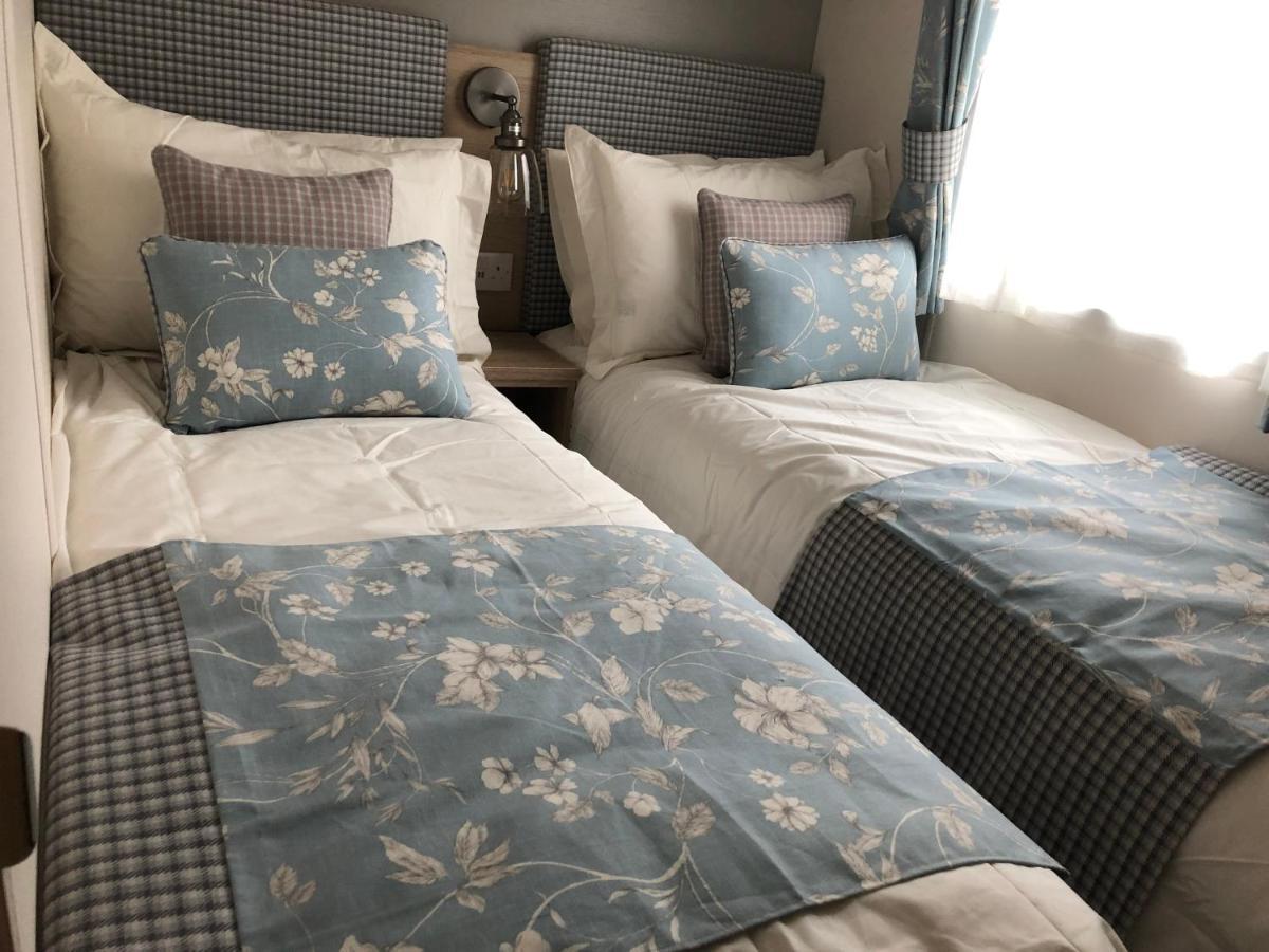 Luxury 2 Bedroom Caravan In Stunning Location 피틀로크리 외부 사진