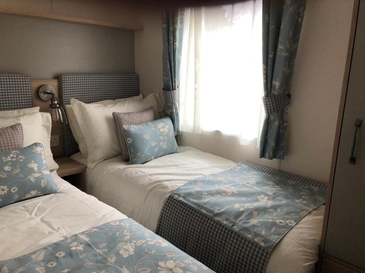 Luxury 2 Bedroom Caravan In Stunning Location 피틀로크리 외부 사진