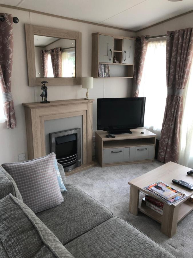 Luxury 2 Bedroom Caravan In Stunning Location 피틀로크리 외부 사진