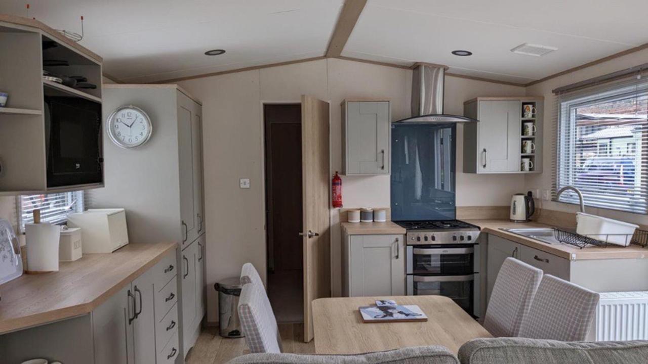 Luxury 2 Bedroom Caravan In Stunning Location 피틀로크리 외부 사진